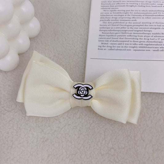 Chewnel dog hair bow white