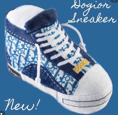 Dogior dog high top shoe squeaker toy